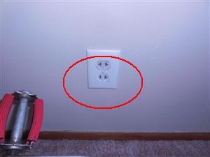 Example of electrical outlet with no ground wire