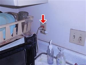 Example of missing GFCI electrical outlets or no GFCI outlet